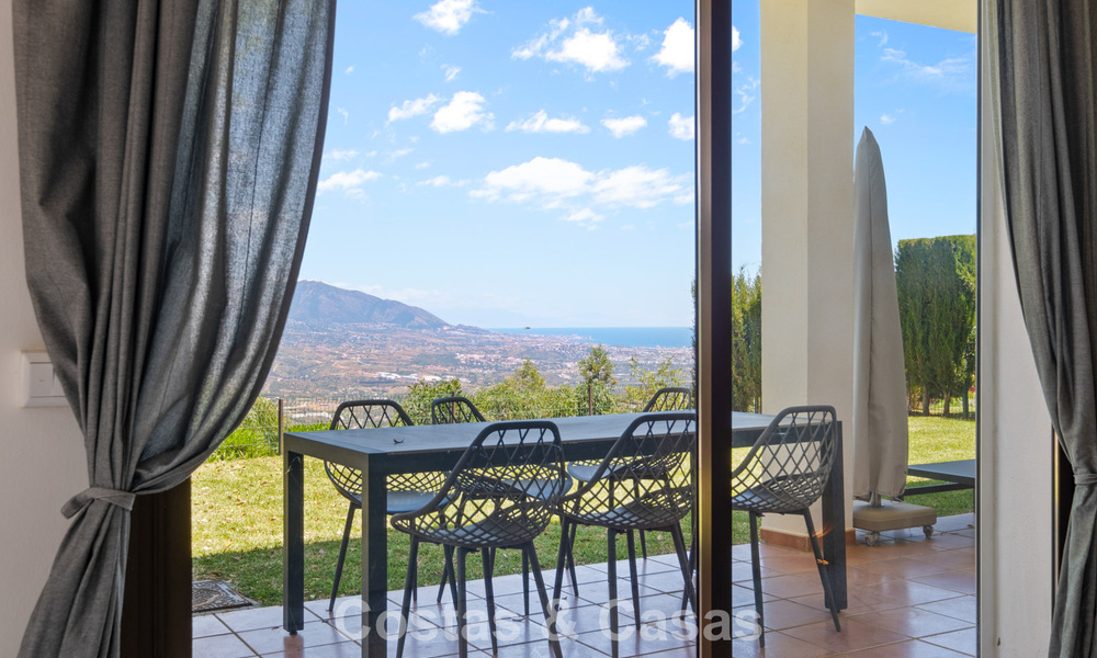 Spacieux appartement avec immense jardin privé et vues panoramiques à vendre à l’est de Marbella 801447