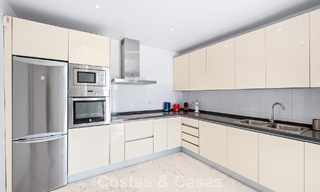 Spacieux appartement avec immense jardin privé et vues panoramiques à vendre à l’est de Marbella 801450 