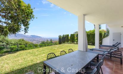 Spacieux appartement avec immense jardin privé et vues panoramiques à vendre à Marbella Est 801453