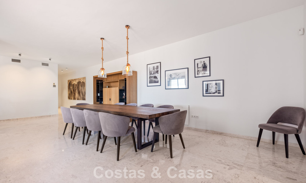 Spacieux appartement avec immense jardin privé et vues panoramiques à vendre à l’est de Marbella 801456