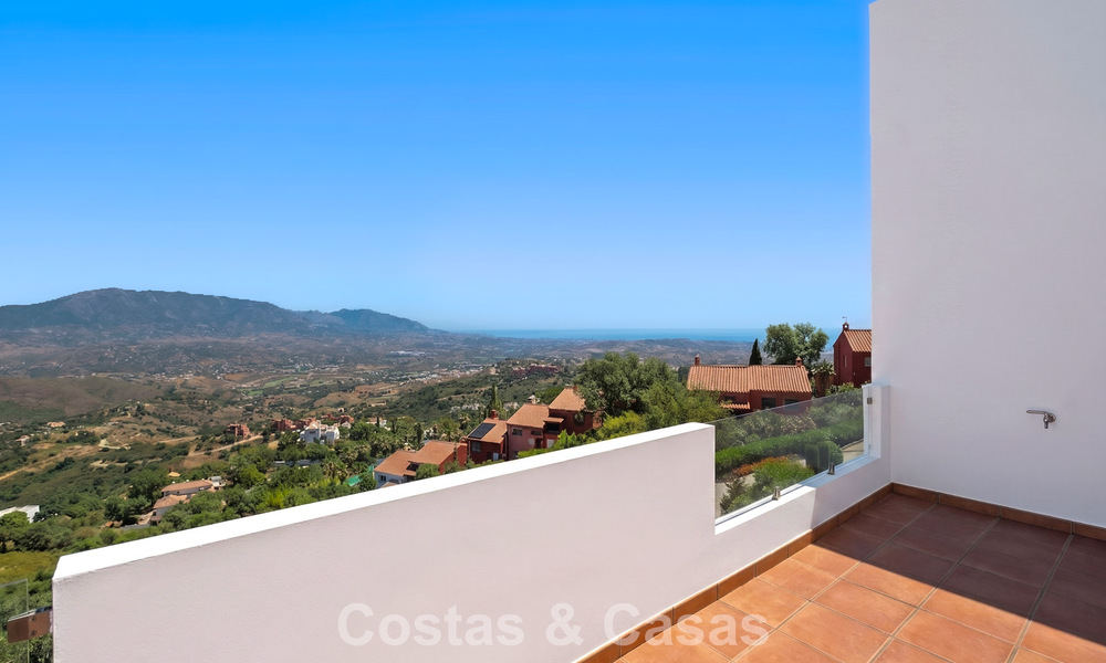 Spacieux penthouse moderne avec vues panoramiques à vendre à l’Est du Marbella 801488