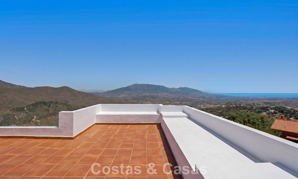 Spacieux penthouse moderne avec vues panoramiques à vendre à l’Est du Marbella 801489