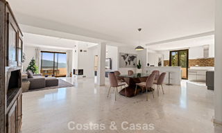 Spacieux penthouse moderne avec vues panoramiques à vendre à l’Est du Marbella 801498 