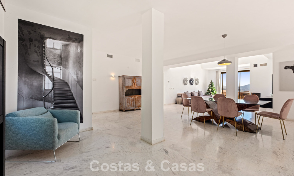 Spacieux penthouse moderne avec vues panoramiques à vendre à l’Est du Marbella 801499