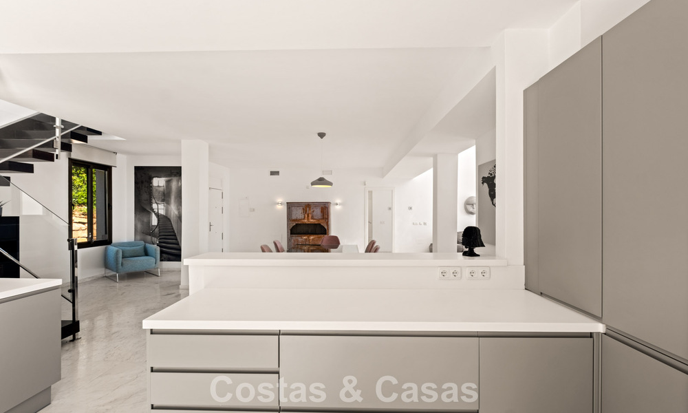 Spacieux penthouse moderne avec vues panoramiques à vendre à l’Est du Marbella 801501
