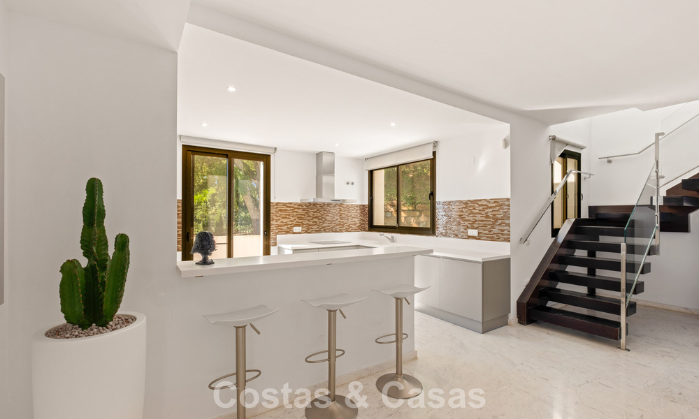 Spacieux penthouse moderne avec vues panoramiques à vendre à l’Est du Marbella 801504
