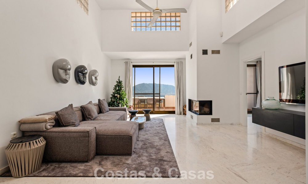 Spacieux penthouse moderne avec vues panoramiques à vendre à l’Est du Marbella 801508