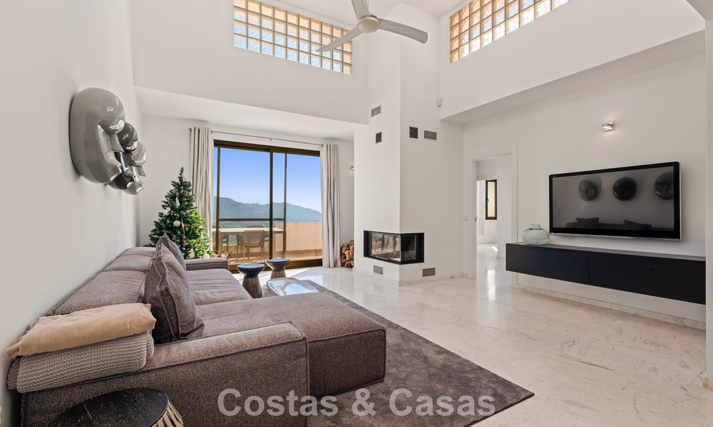 Spacieux penthouse moderne avec vues panoramiques à vendre à l’Est du Marbella 801509
