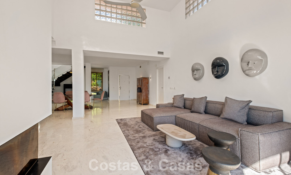 Spacieux penthouse moderne avec vues panoramiques à vendre à l’Est du Marbella 801512
