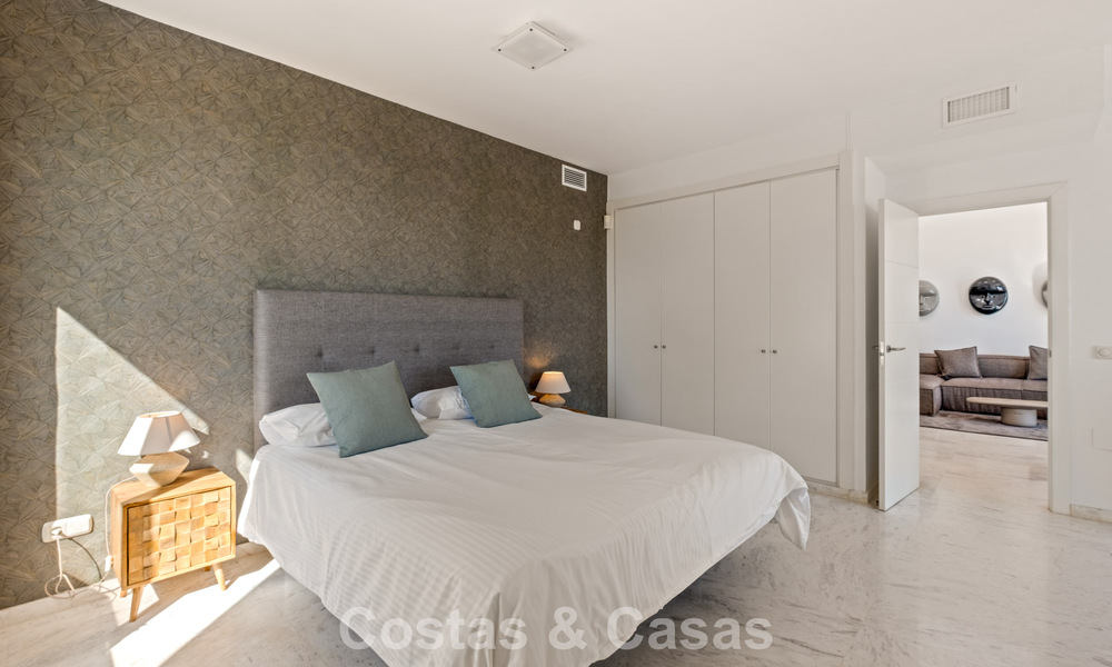 Spacieux penthouse moderne avec vues panoramiques à vendre à l’Est du Marbella 801514
