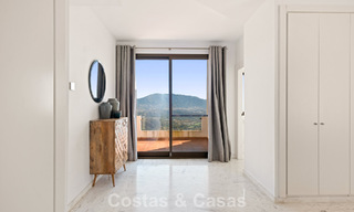 Spacieux penthouse moderne avec vues panoramiques à vendre à l’Est du Marbella 801516 