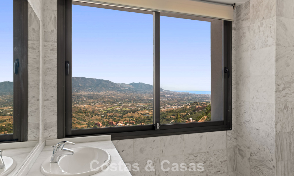 Spacieux penthouse moderne avec vues panoramiques à vendre à l’Est du Marbella 801534