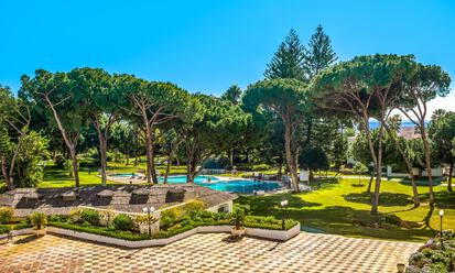 Appartement de luxe rénové avec vue sur la mer à vendre à Playas del Duque, Puerto Banús, Marbella 801657