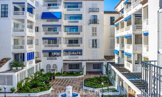 Appartement de luxe rénové avec vue sur la mer à vendre à Playas del Duque, Puerto Banús, Marbella 801661 