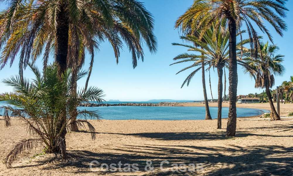Appartement de luxe rénové avec vue sur la mer à vendre à Playas del Duque, Puerto Banús, Marbella 801663