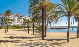 Appartement de luxe rénové avec vue sur la mer à vendre à Playas del Duque, Puerto Banús, Marbella 801664 