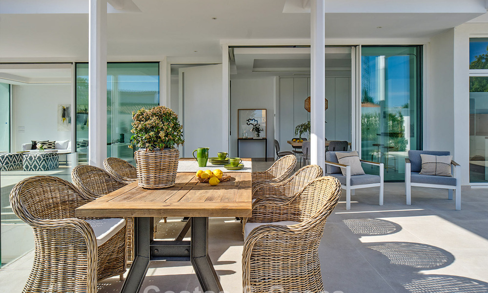 8 villas de luxe sophistiquées avec vue sur la mer à vendre près du centre de Marbella 801652