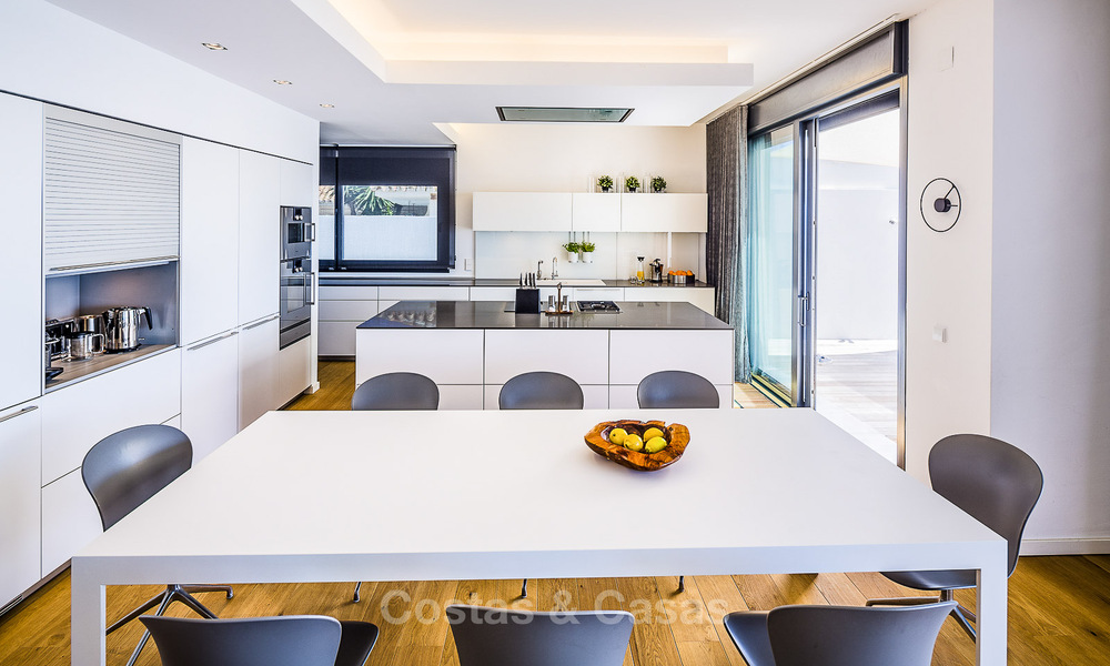 Villas à vendre à Costabella, une urbanisation en bord de mer située sur l'une des plus belles plages de Marbella 801582