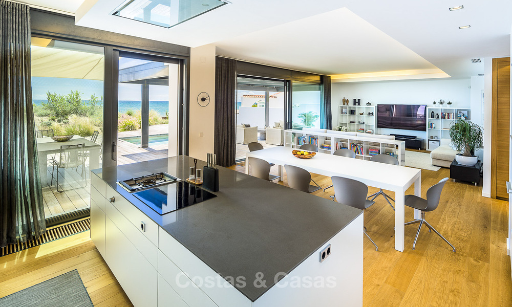 Villas à vendre à Costabella, une urbanisation en bord de mer située sur l'une des plus belles plages de Marbella 801583