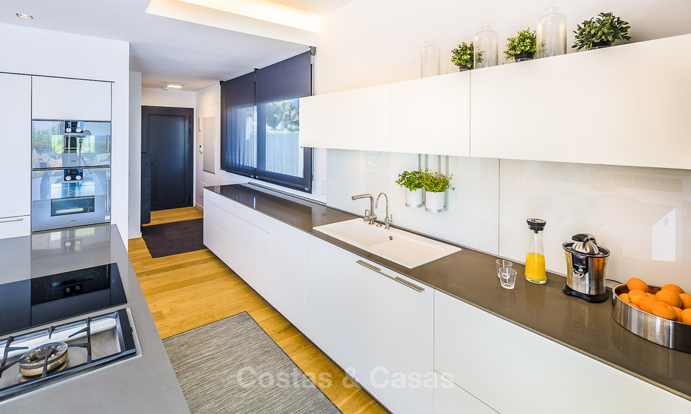 Villas à vendre à Costabella, une urbanisation en bord de mer située sur l'une des plus belles plages de Marbella 801585