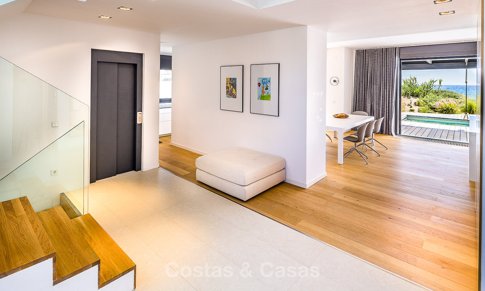 Villas à vendre à Costabella, une urbanisation en bord de mer située sur l'une des plus belles plages de Marbella 801586