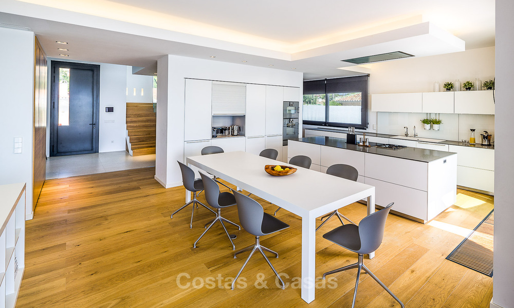 Villas à vendre à Costabella, une urbanisation en bord de mer située sur l'une des plus belles plages de Marbella 801587