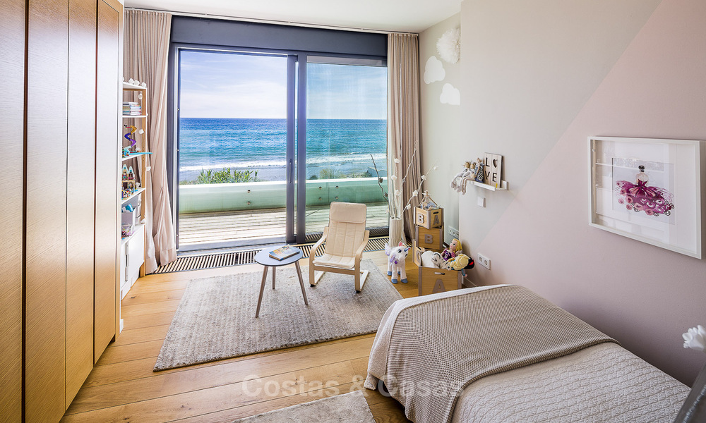 Villas à vendre à Costabella, une urbanisation en bord de mer située sur l'une des plus belles plages de Marbella 801588
