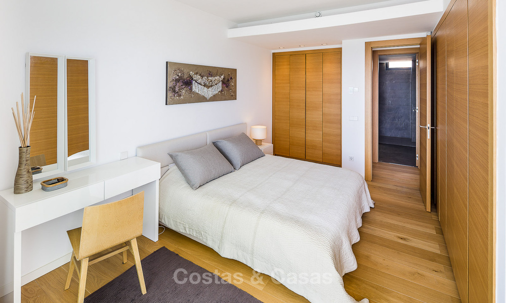 Villas à vendre à Costabella, une urbanisation en bord de mer située sur l'une des plus belles plages de Marbella 801589