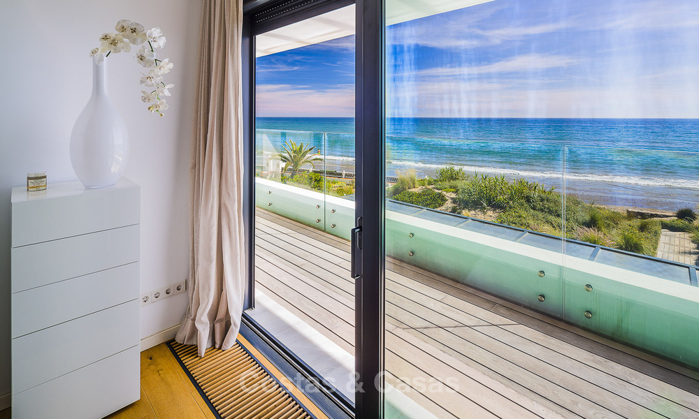 Villas à vendre à Costabella, une urbanisation en bord de mer située sur l'une des plus belles plages de Marbella 801590