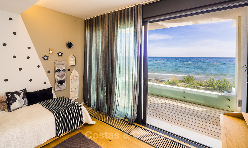 Villas à vendre à Costabella, une urbanisation en bord de mer située sur l'une des plus belles plages de Marbella 801594