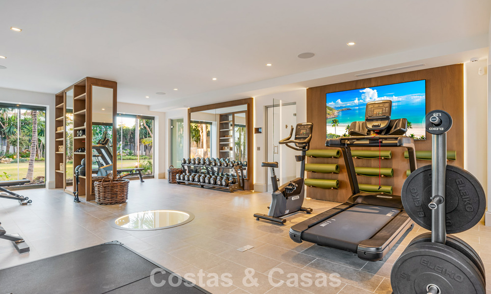 Élégante villa aux influences provençales à vendre dans le prestigieux quartier de Nueva Andalucía, Marbella 801740