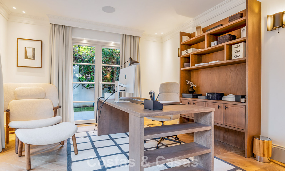 Élégante villa aux influences provençales à vendre dans le prestigieux quartier de Nueva Andalucía, Marbella 801741