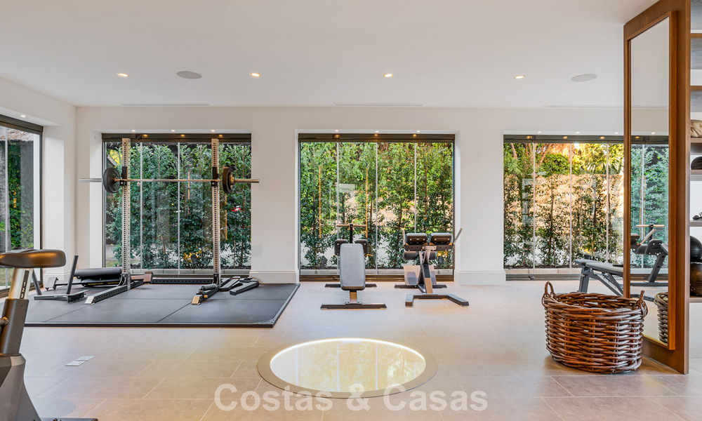 Élégante villa aux influences provençales à vendre dans le prestigieux quartier de Nueva Andalucía, Marbella 801742