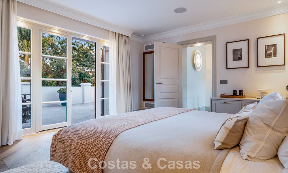 Élégante villa aux influences provençales à vendre dans le prestigieux quartier de Nueva Andalucía, Marbella 801743