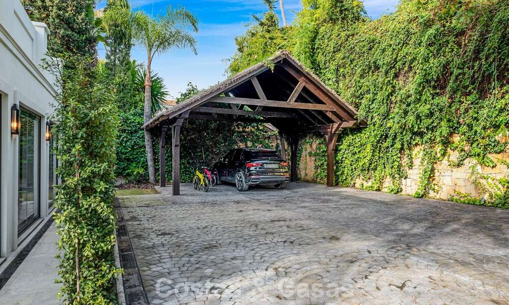 Élégante villa aux influences provençales à vendre dans le prestigieux quartier de Nueva Andalucía, Marbella 801748