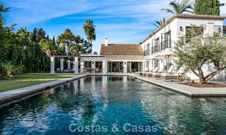 Élégante villa aux influences provençales à vendre dans le prestigieux quartier de Nueva Andalucía, Marbella 801751 