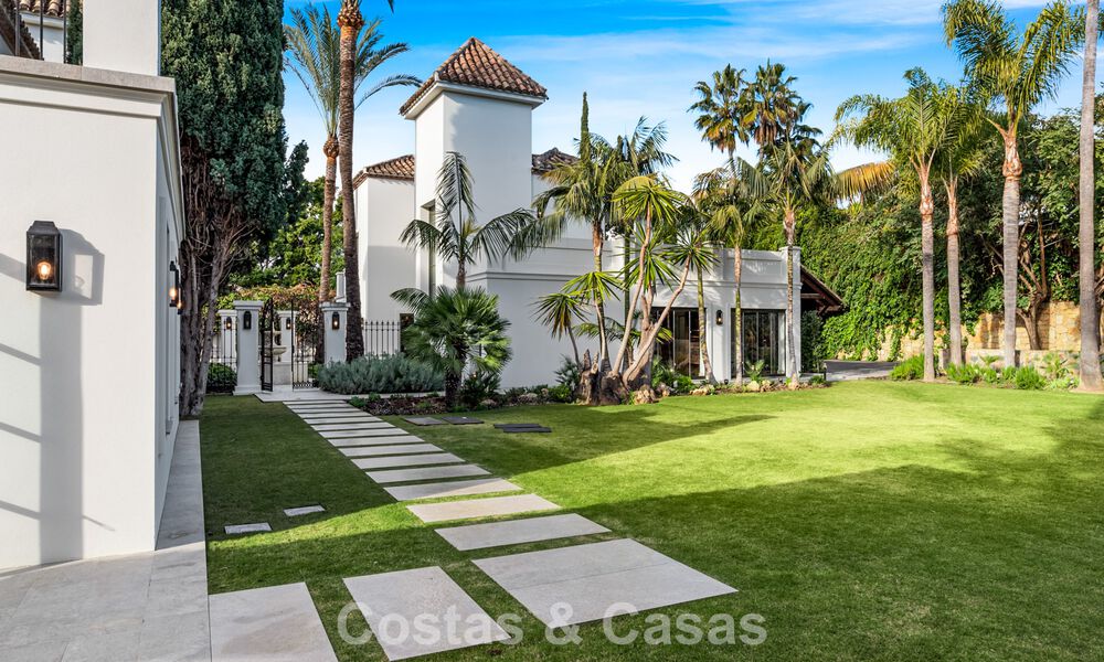 Élégante villa aux influences provençales à vendre dans le prestigieux quartier de Nueva Andalucía, Marbella 801752