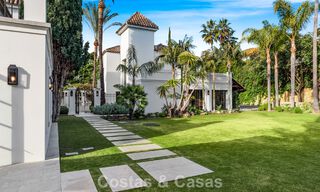 Élégante villa aux influences provençales à vendre dans le prestigieux quartier de Nueva Andalucía, Marbella 801752 