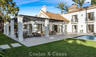 Élégante villa aux influences provençales à vendre dans le prestigieux quartier de Nueva Andalucía, Marbella 801754 