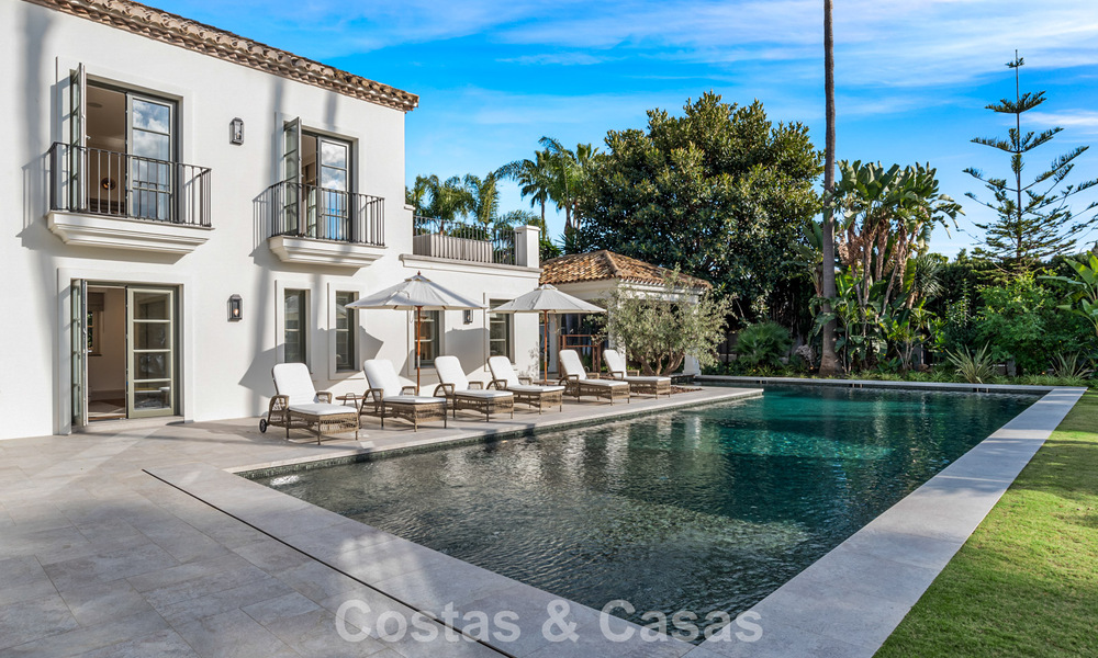 Élégante villa aux influences provençales à vendre dans le prestigieux quartier de Nueva Andalucía, Marbella 801755