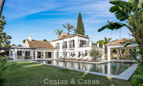 Élégante villa aux influences provençales à vendre dans le prestigieux quartier de Nueva Andalucía, Marbella 801759