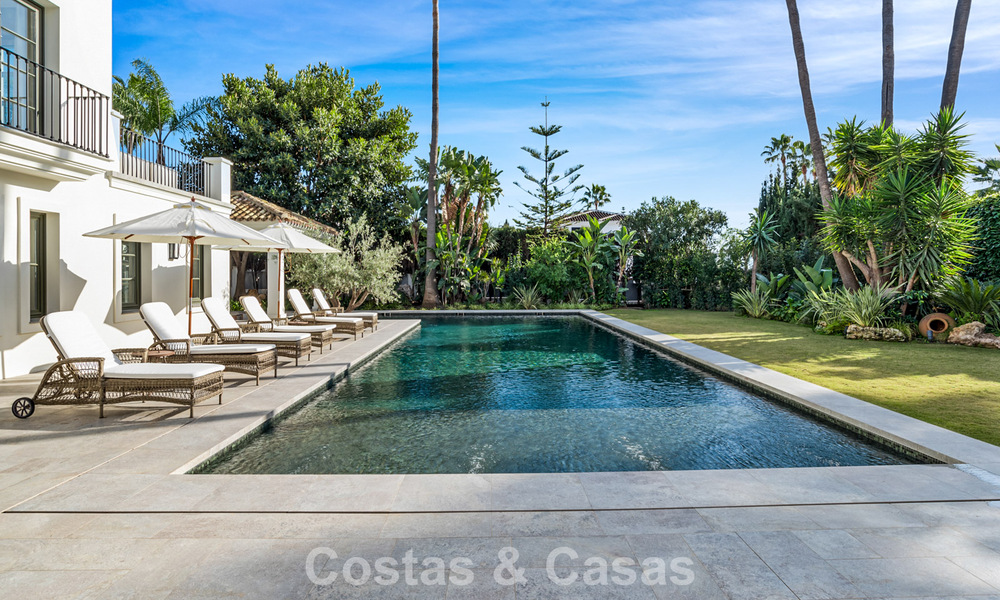 Élégante villa aux influences provençales à vendre dans le prestigieux quartier de Nueva Andalucía, Marbella 801760