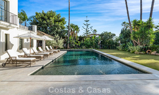 Élégante villa aux influences provençales à vendre dans le prestigieux quartier de Nueva Andalucía, Marbella 801760 