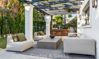 Élégante villa aux influences provençales à vendre dans le prestigieux quartier de Nueva Andalucía, Marbella 801761 