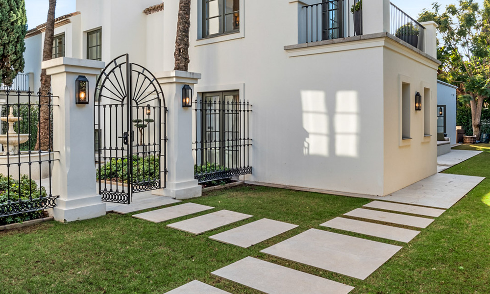 Élégante villa aux influences provençales à vendre dans le prestigieux quartier de Nueva Andalucía, Marbella 801763
