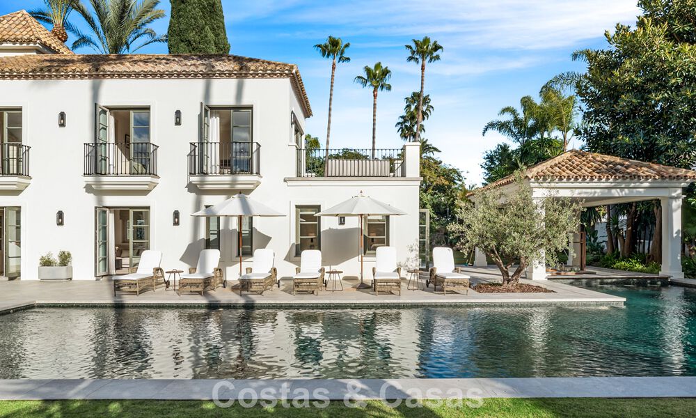 Élégante villa aux influences provençales à vendre dans le prestigieux quartier de Nueva Andalucía, Marbella 801768