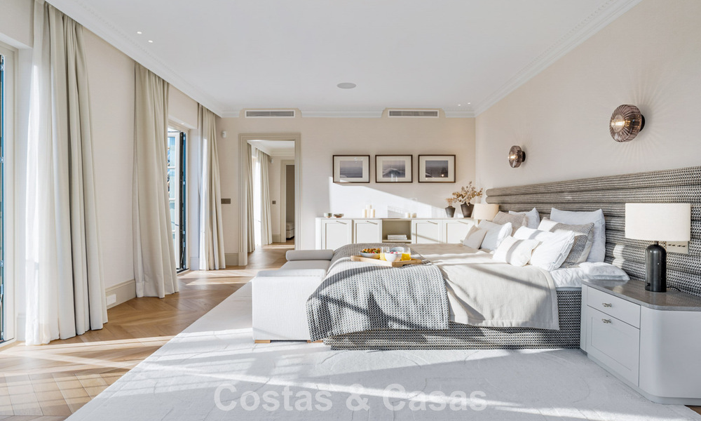 Élégante villa aux influences provençales à vendre dans le prestigieux quartier de Nueva Andalucía, Marbella 801772
