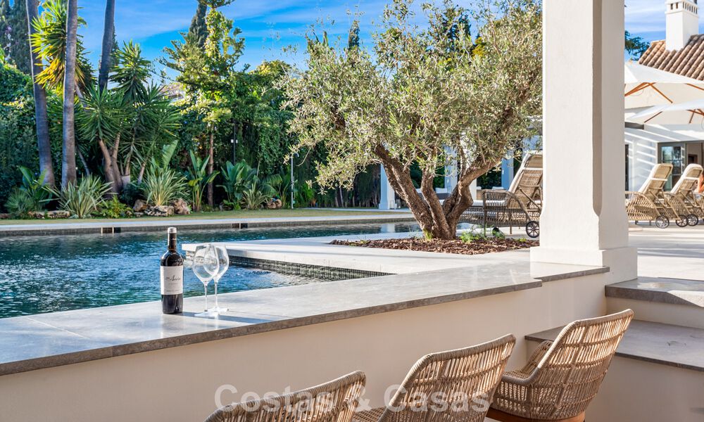 Élégante villa aux influences provençales à vendre dans le prestigieux quartier de Nueva Andalucía, Marbella 801776