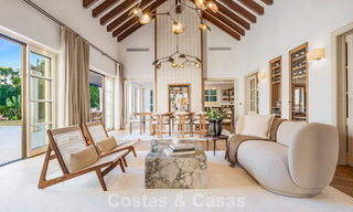 Élégante villa aux influences provençales à vendre dans le prestigieux quartier de Nueva Andalucía, Marbella 801783 