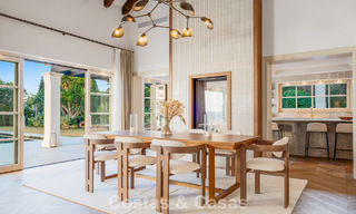 Élégante villa aux influences provençales à vendre dans le prestigieux quartier de Nueva Andalucía, Marbella 801784 